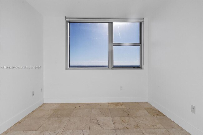 Building Photo - 2641 N Flamingo Rd