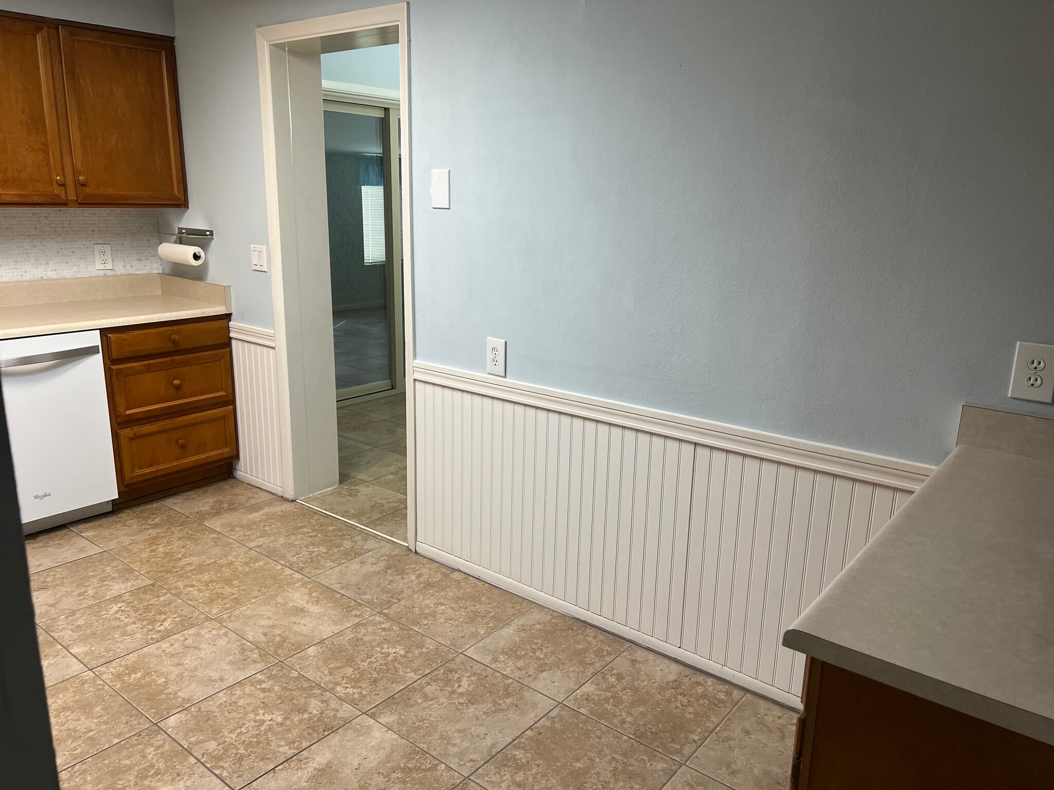Large eat-in kitchen - 10946 W Canterbury Dr