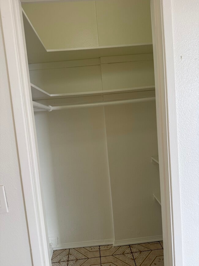 Walk in Closet - 11505 Hatteras St