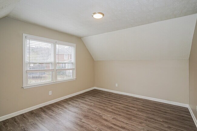 Building Photo - 109 St Michaels Ln