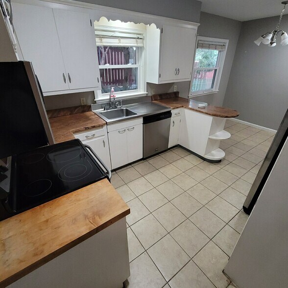 Building Photo - 215 N 12th St