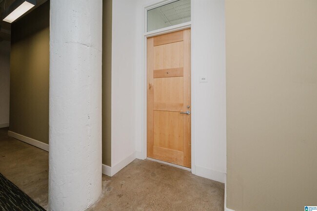 Building Photo - 2201 5th Ave S