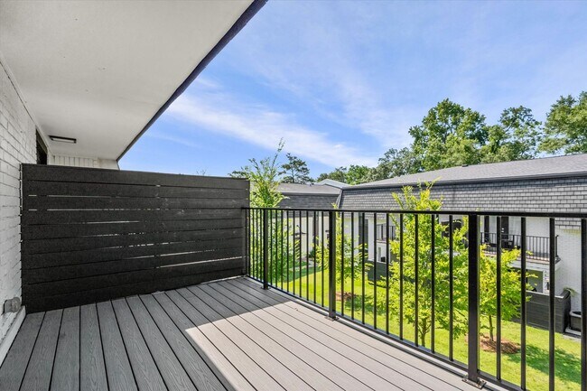 Building Photo - SPRINGHILL OAKS CONDOMINIUMS