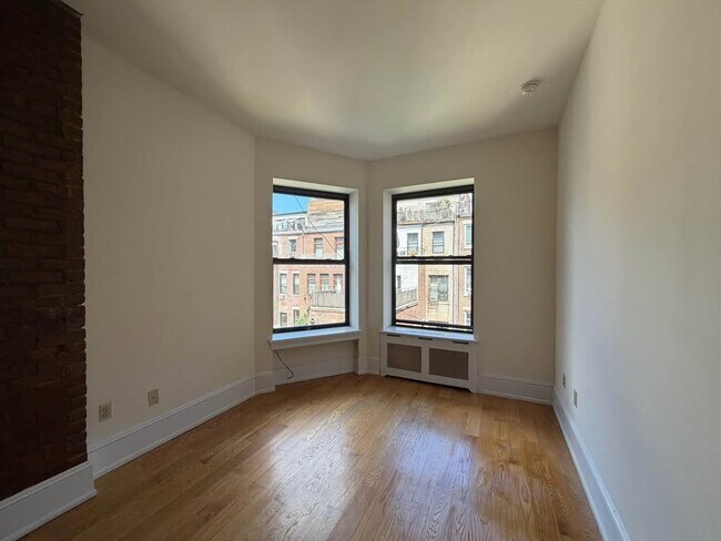Building Photo - 39 W 68th St