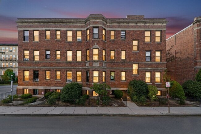 Building Photo - 39 Glenville Ave