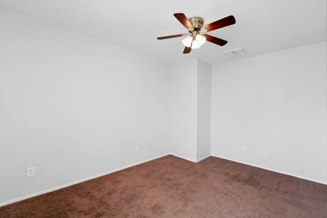 Building Photo - 2220 S Ponderosa Dr