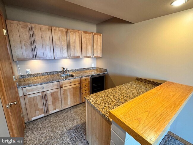 Building Photo - 72 Jordans Rd