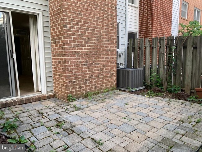 Building Photo - 2113 N Tazewell Ct