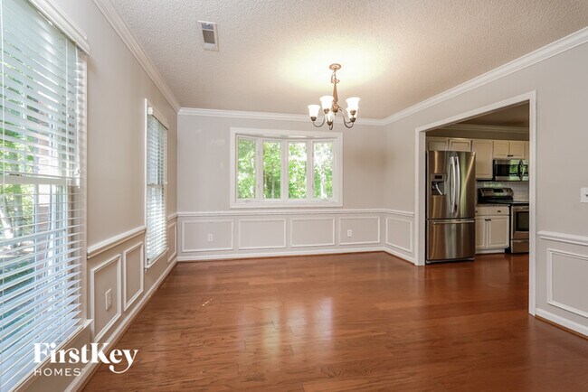 Building Photo - 790 Somerset Dr