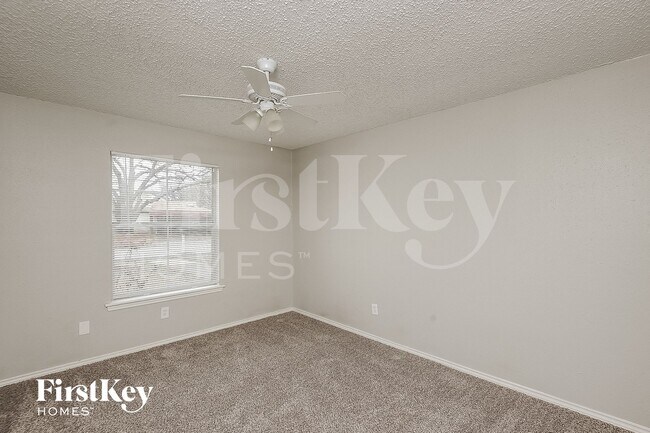 Building Photo - 3001 Rufe Snow Dr