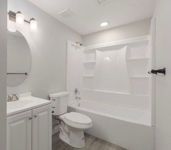 Building Photo - Springtree Gardens Condo