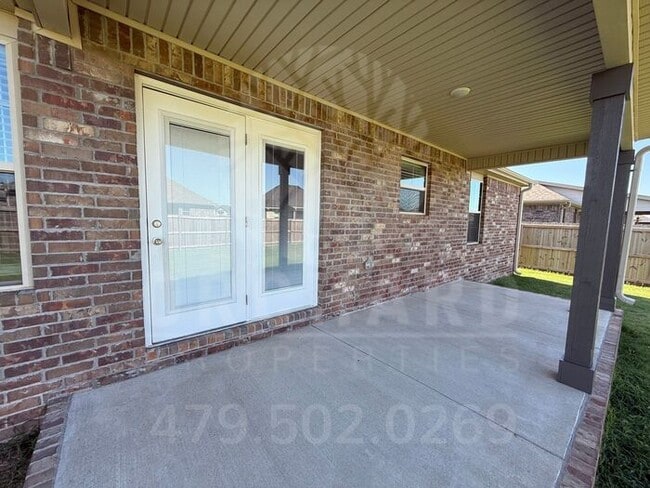 Building Photo - Single-Family Home- Desirable Cedarwood Plan