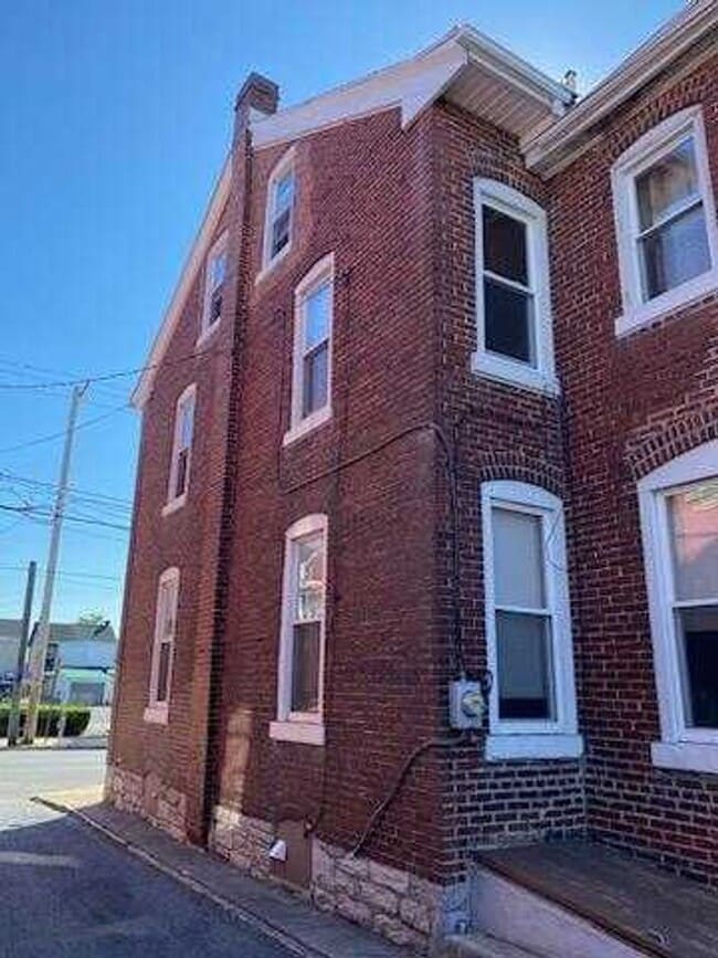 Building Photo - 1215 Lehman St