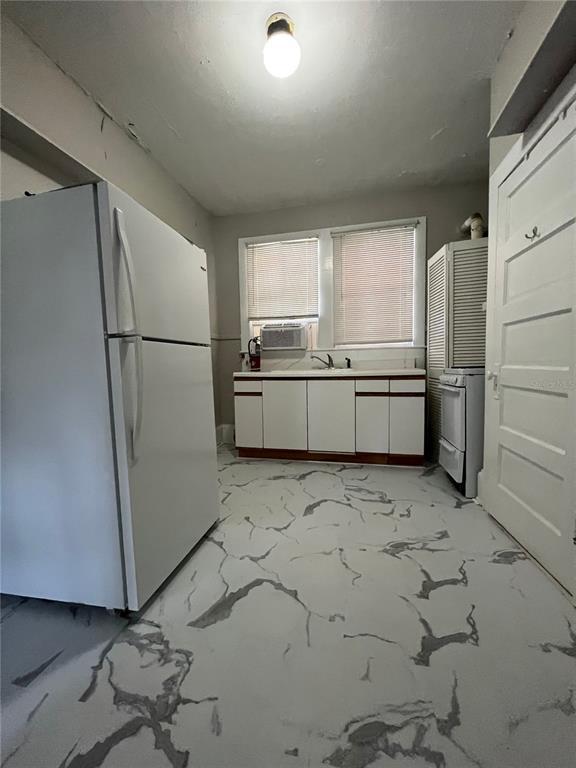 Building Photo - 414 NE 5th Ave