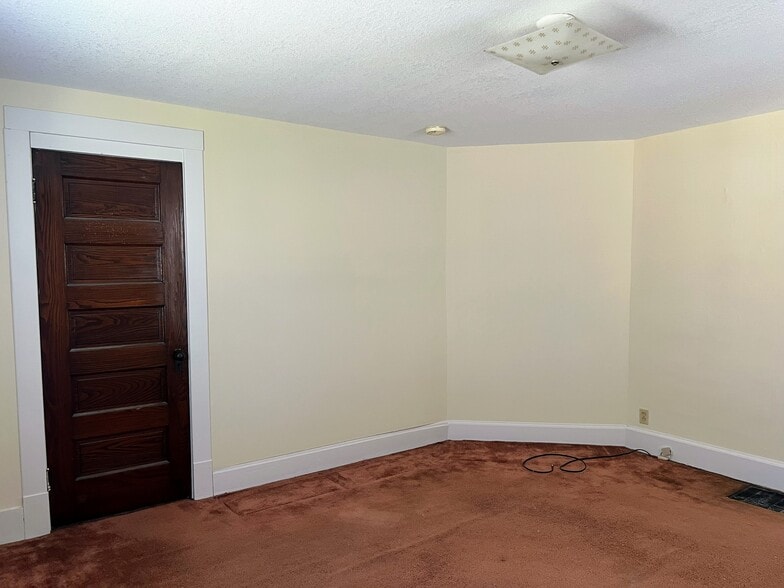 Building Photo - 41 Bowers Ave