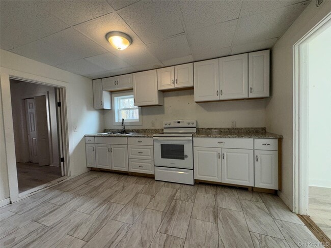 Building Photo - 88 Main St