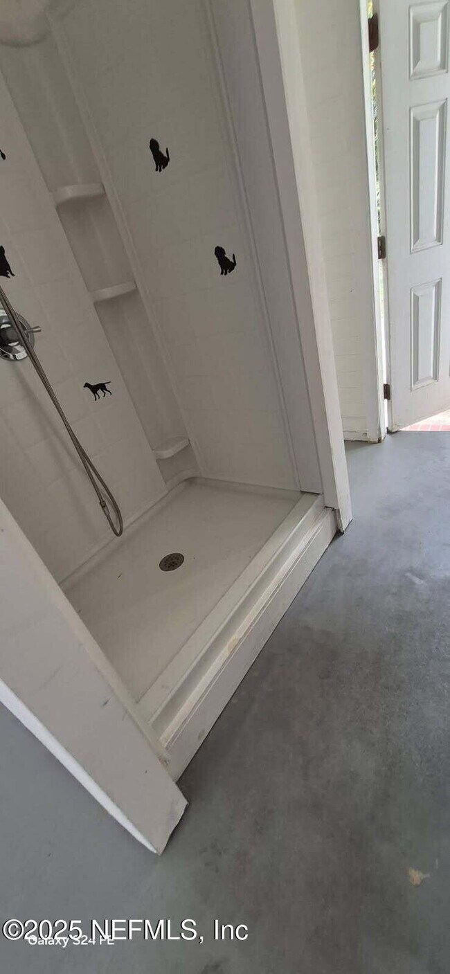 Building Photo - 6117 Clifton Ave