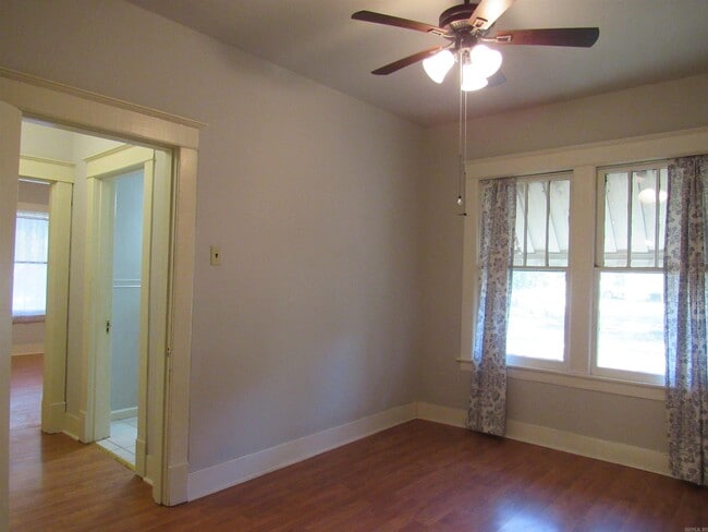 Building Photo - 405 E Main St