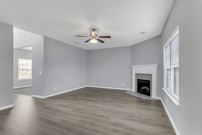 Building Photo - 4 bedroom 2.5 home located Huntington neighborhood close to Ft. Stewart