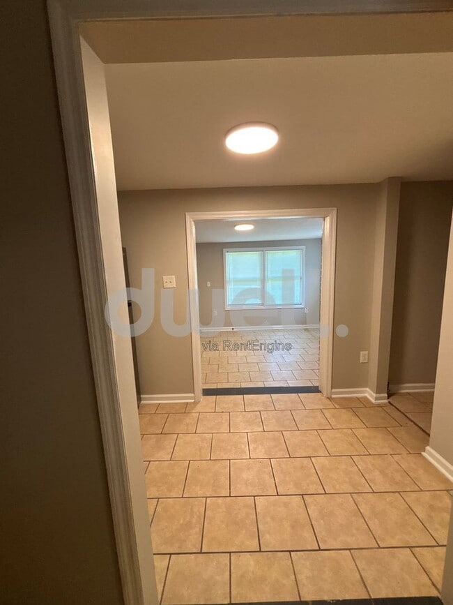 Building Photo - 2445 Yates Dr