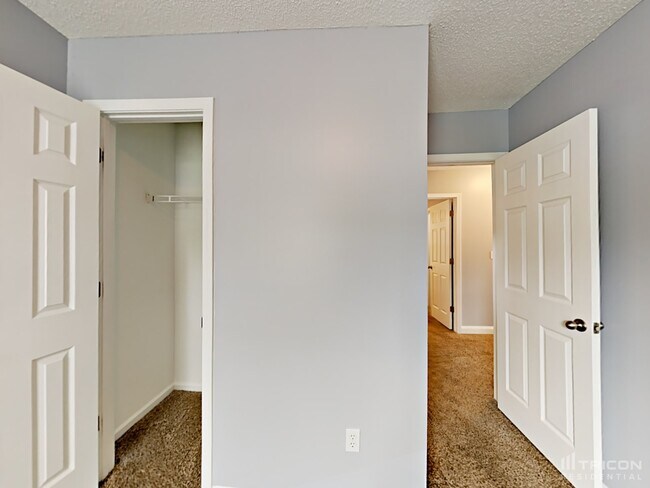 Building Photo - 7525 Rolling Meadows Ln