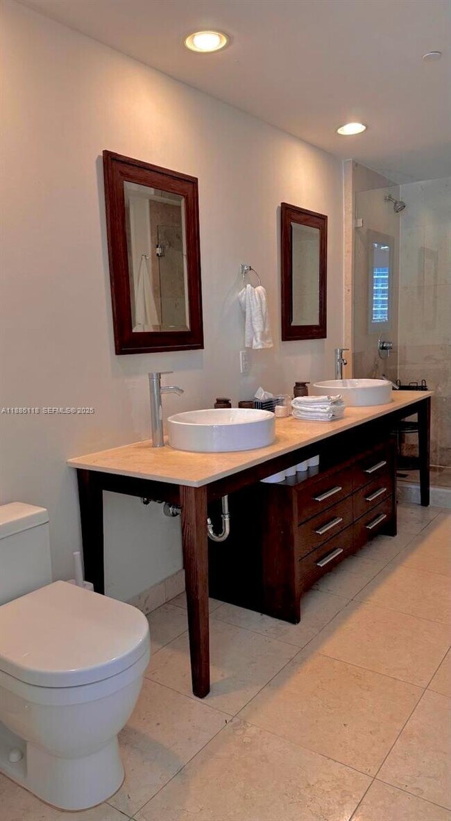 Building Photo - 475 Brickell Ave