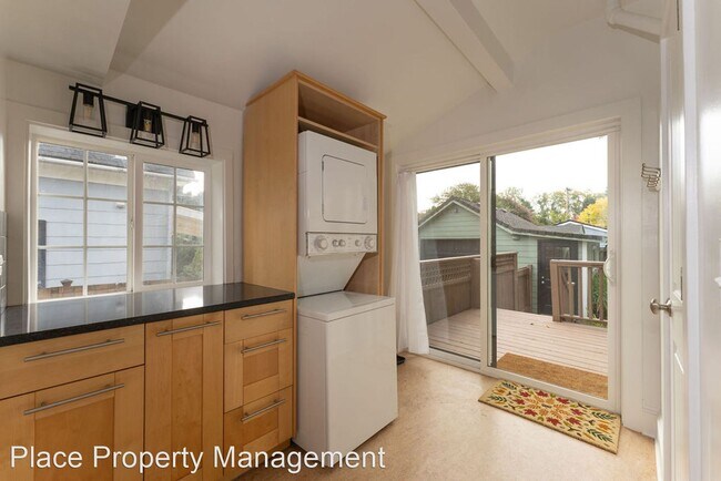 Building Photo - 4 br, 2 bath House - 1134 SE Marion St. Un...
