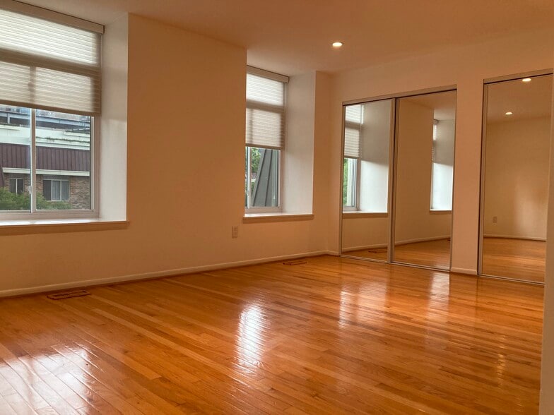 Bright spacious master - 658 15th St S