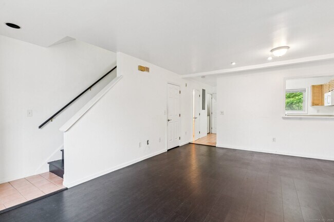 Building Photo - 16 Byington Pl