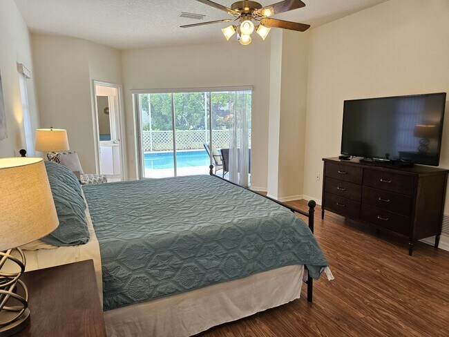 Building Photo - Seasonal Short-Term Private Heated Pool Home with 3 Bedroom, 2.5 Bath, 2 Car Garage in Sorrento W...