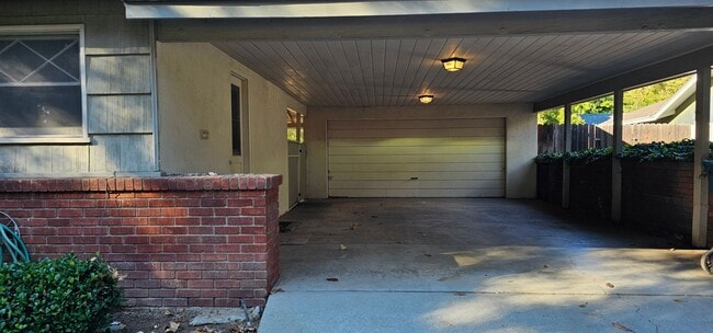 Building Photo - 3 bedroom Riverside home