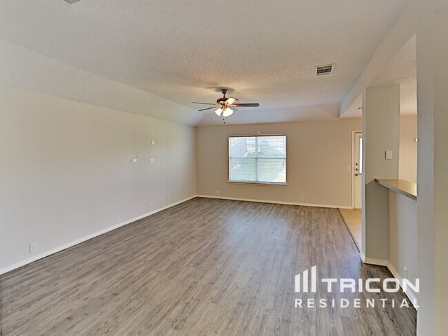 Building Photo - 704 River Run Dr