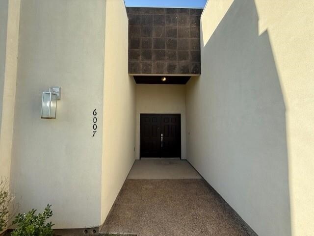Building Photo - 6007 Maryam Dr