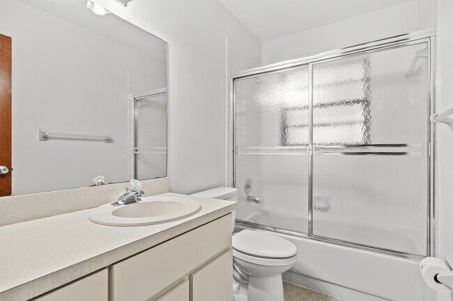 Building Photo - 8019 SE Villa Cir