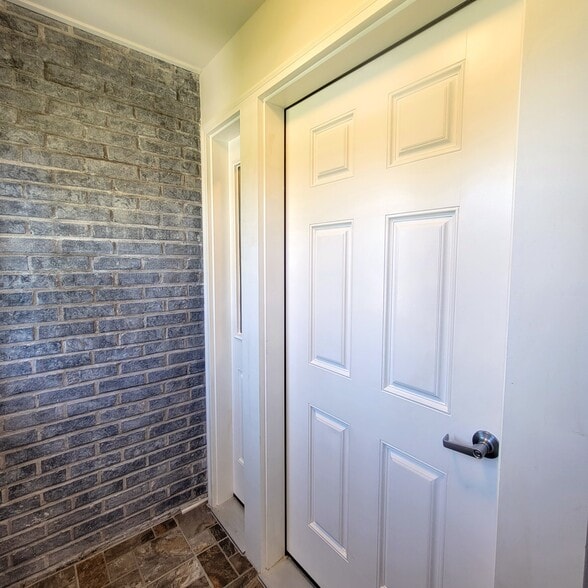 Common area entrance - 6537 173rd Pl