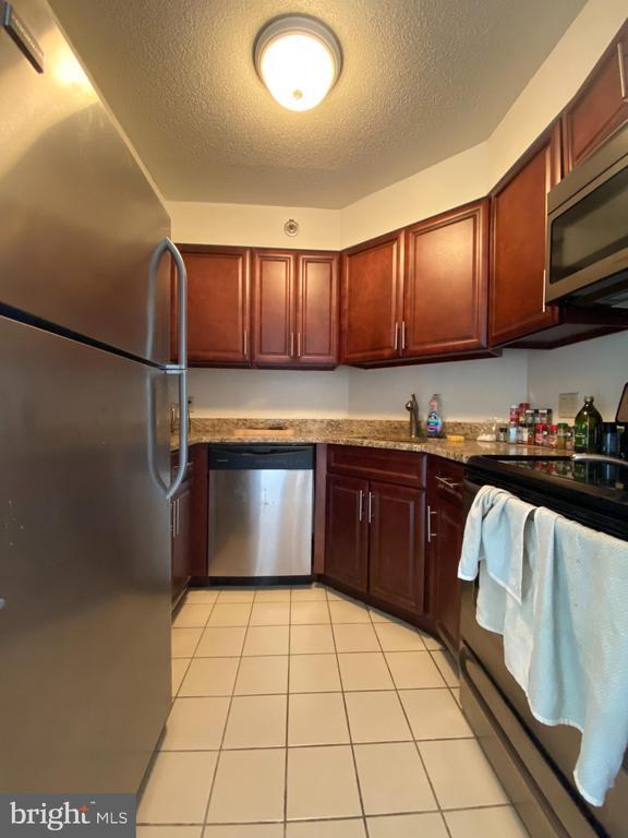 Building Photo - 2020 Walnut St