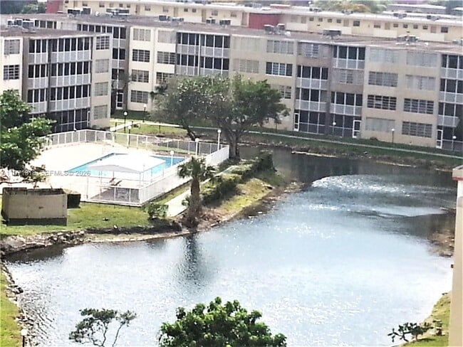 Building Photo - 1770 NE 191st St