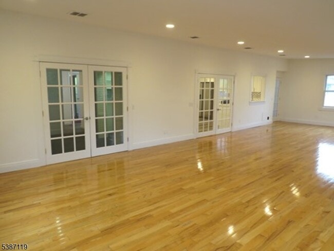 Building Photo - 84 Corabelle Ave