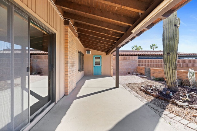 Building Photo - 1021 W Desert Canyon Pl