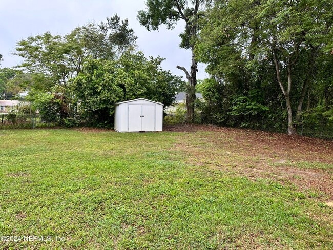 Building Photo - 555 Nightingale St