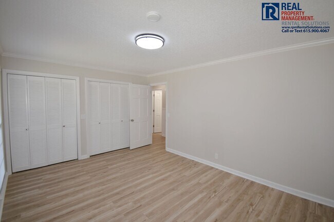 Building Photo - 2107 Londonderry Dr