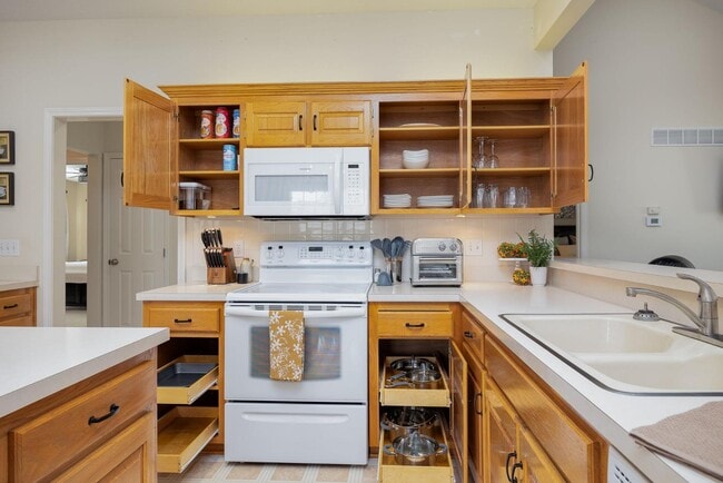 Building Photo - 2216 Berkshire Dr