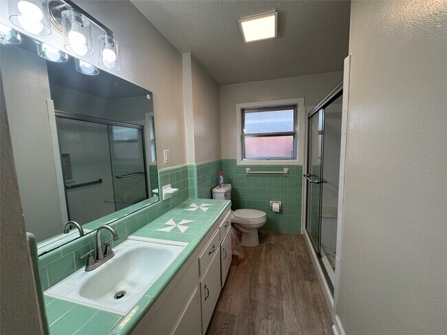 Building Photo - 2611 Prairie Ave