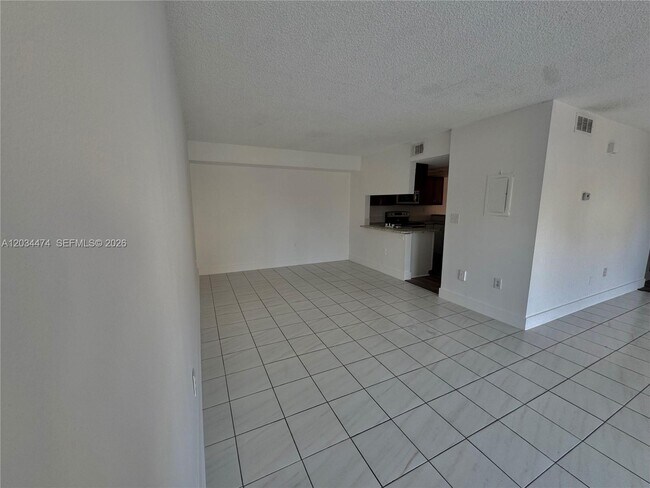 Building Photo - 15460 SW 82nd Ln