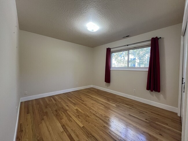 Building Photo - Light-Filled Home with Open Layout, Modern...