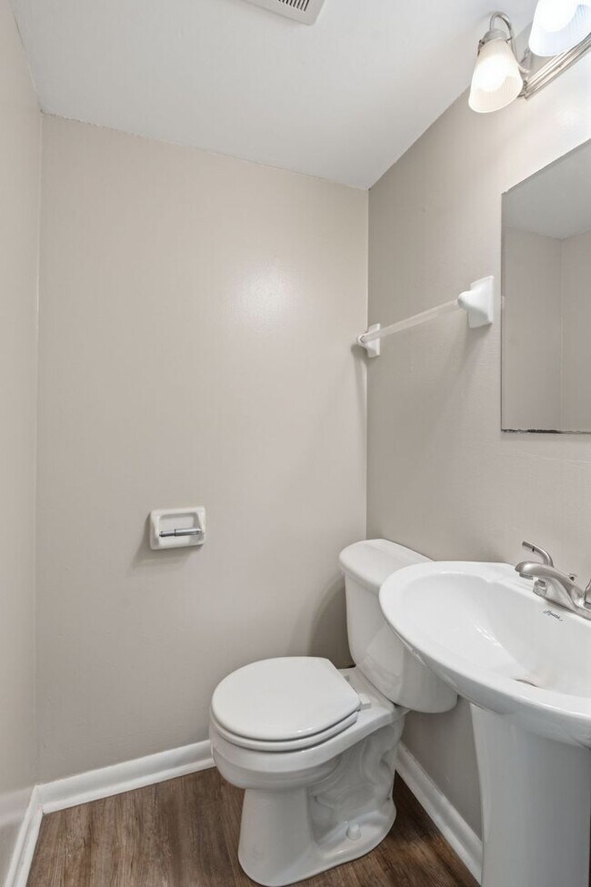 Building Photo - Charming 2-Story Bellevue Townhome in Nashville