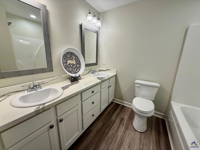 Building Photo - 100 Webster Wy