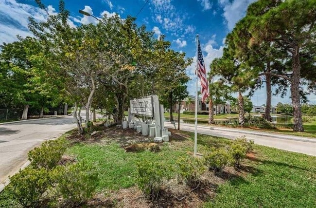 Building Photo - 1400 Gandy Blvd N