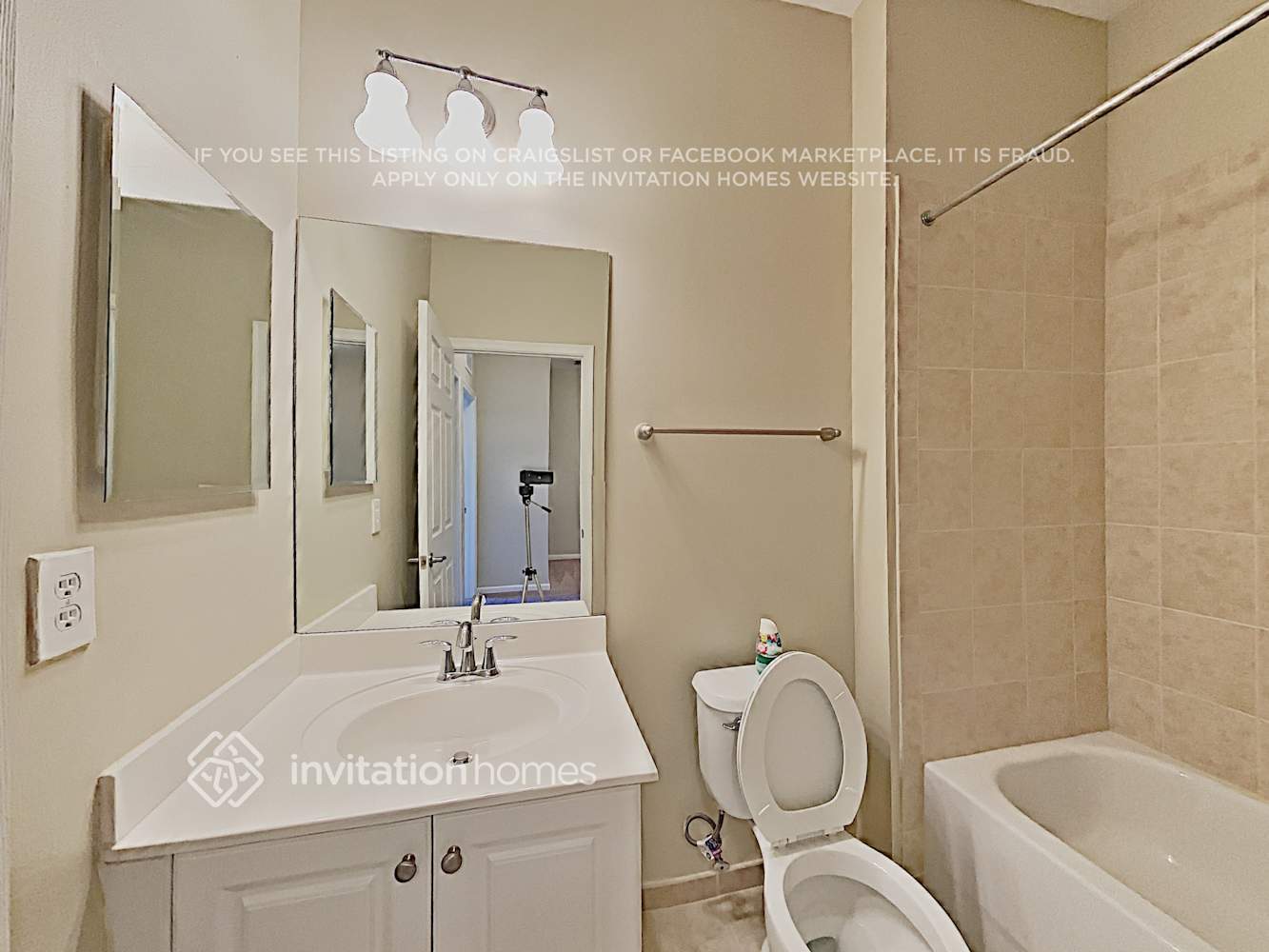 Building Photo - 247 Las Brisas Cir