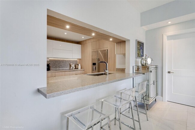 Building Photo - 201 Crandon Blvd